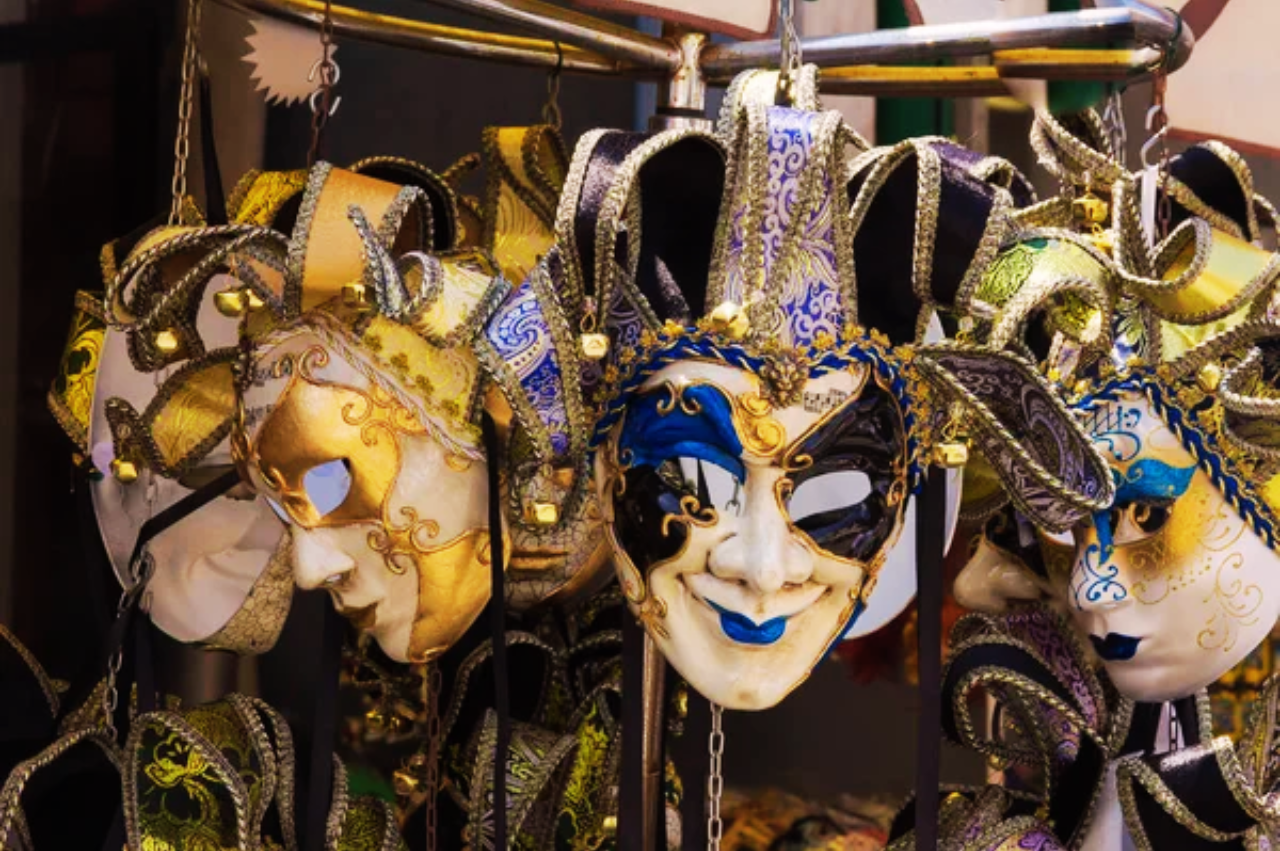 Create Your Own Florentine Papier-Mâché Mask