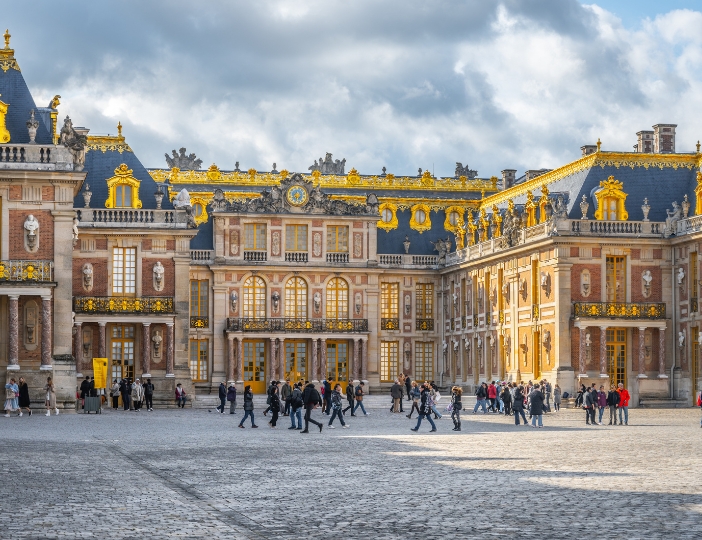 Versailles Palace Guided Tour with Reserved Entry