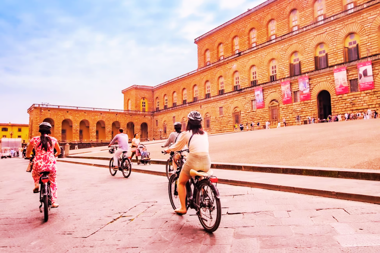 E-Bike City Tour with stop at Piazzale Michelangelo