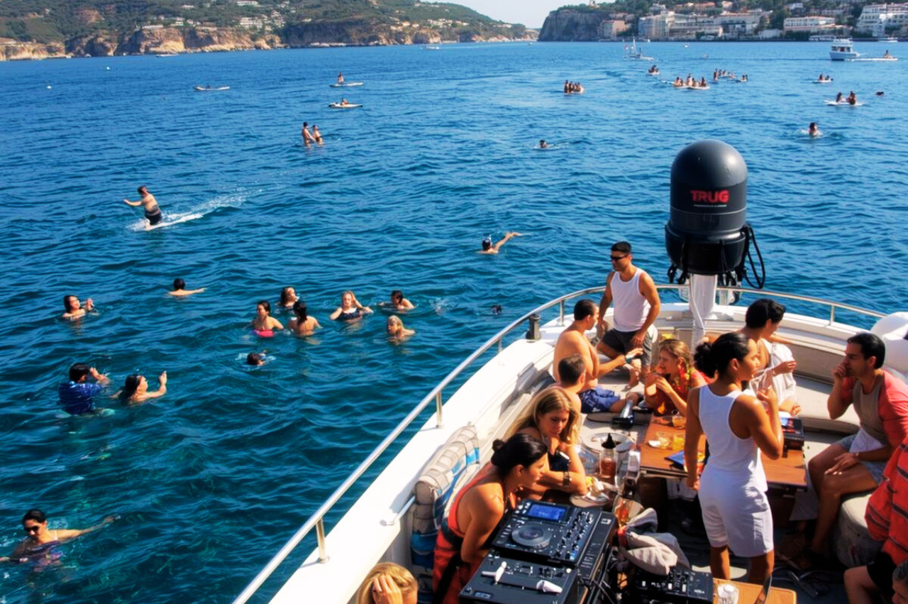 Islands Swimming Day Cruise. DJ, Lunch & Drinks inc.