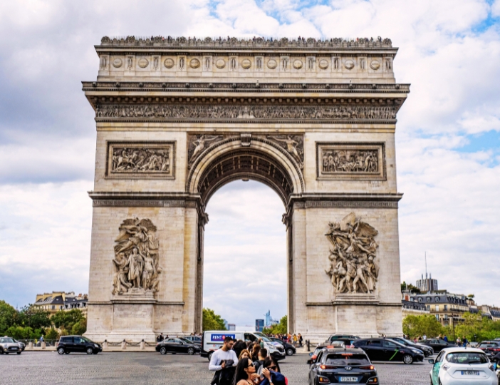 Arc de Triomphe and Champs Élysées Walking Tour